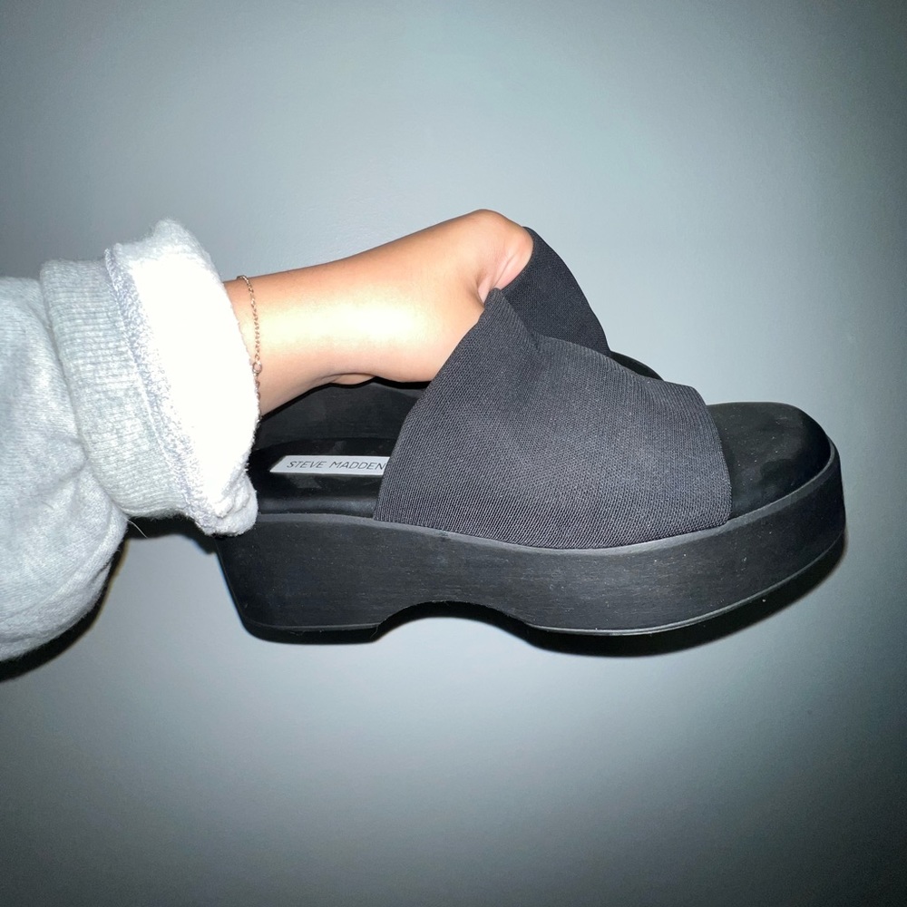 Worn once STEVE MADDEN 90s slide on platform sandals SIZE 9